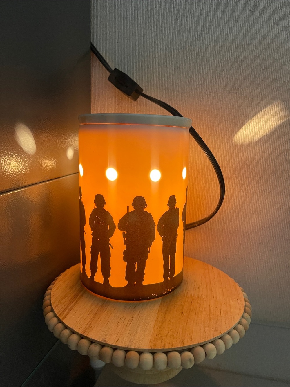 Scentsy Orange Soldier Silhouette Glass Warmer Lamp